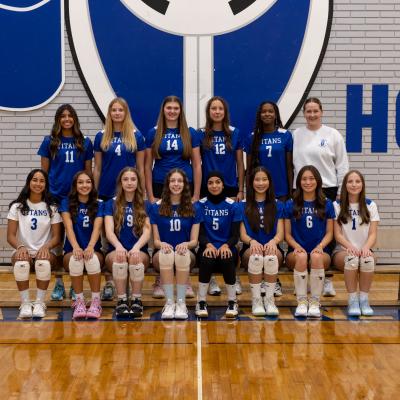 Harry Ainlay High School Team History: Our Senior Women's team returns to Provincials after being silver medalists in Metro Edmonton. With only three Grade 12s our team look forward to competing at the highest level!